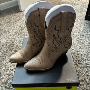 Very Volatile Women's Brown Heeled Boots